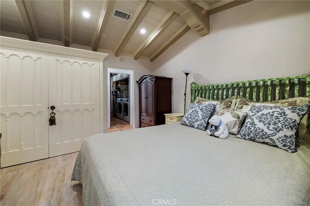 1729 W 51st Place, Los Angeles, California 90062 home-pic-25